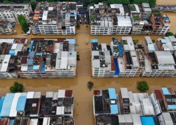 China Storm Death Toll Rises to 15 as Xi Orders Rescue Efforts