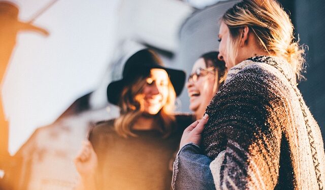 10 Simple Habits of People Who Always Seem Happy and Productive